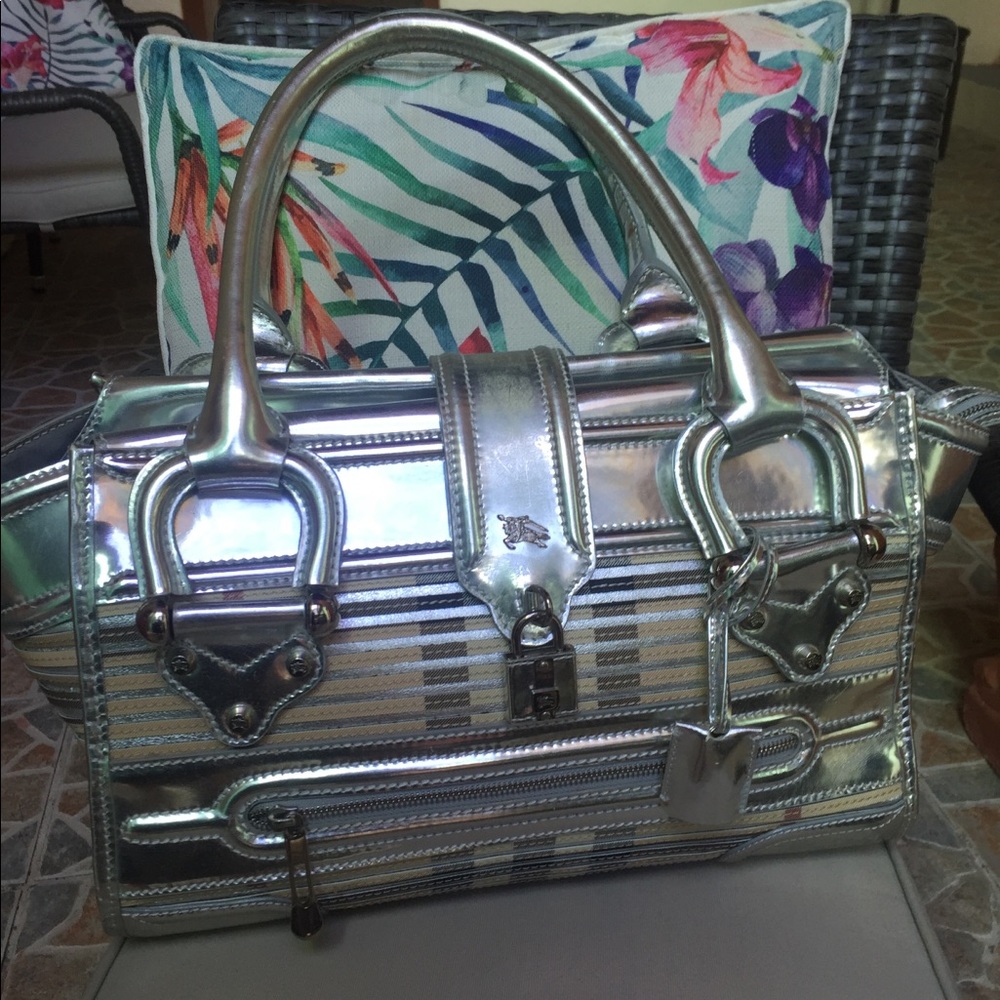 Burberry Metallic with crest closure
